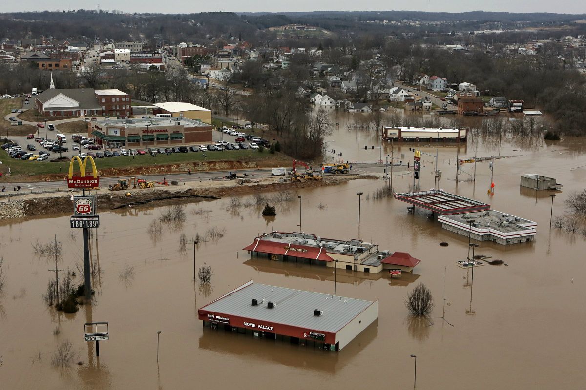 Flooding spreads through the St. Louis region